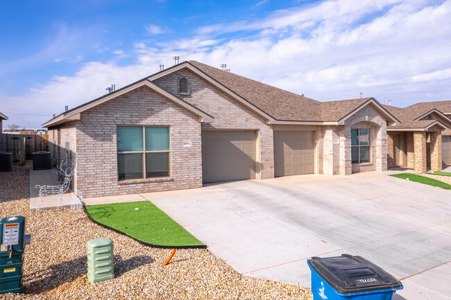 2009 Bryan Ave in Wolfforth, TX - Foto de edificio - Building Photo