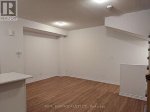 1099 Lockie Dr in Oshawa, ON - Building Photo - Building Photo