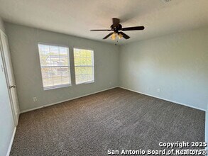 7902 Oakwood Pines in San Antonio, TX - Building Photo - Building Photo