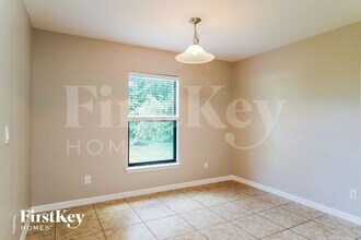 1117 SE 18th Terrace in Cape Coral, FL - Foto de edificio - Building Photo