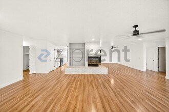 7211 Amanda Way in Hesperia, CA - Foto de edificio - Building Photo