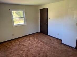 8 Madelyn St in Lisbon, ME - Building Photo - Building Photo