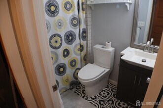 39 Kathleen Pl in Edison, NJ - Building Photo - Building Photo