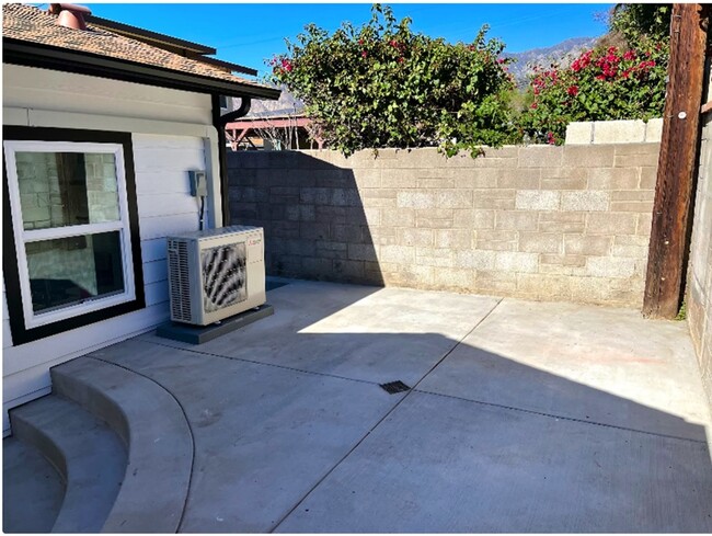 508 Terrado Dr, Unit 1 in Monrovia, CA - Foto de edificio - Building Photo