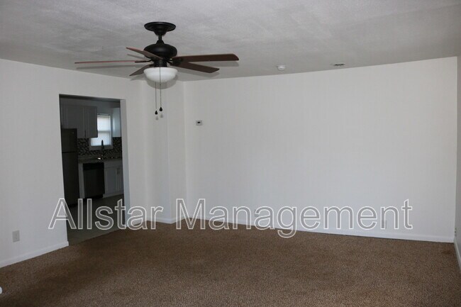 958 Quentin Rd in Eastlake, OH - Building Photo - Building Photo