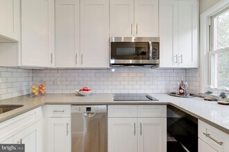 4004 Beecher St NW, Unit 301 in Washington, DC - Building Photo - Building Photo