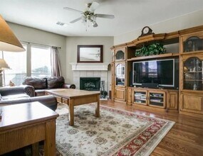 204 Colonial Ln in Euless, TX - Building Photo - Building Photo