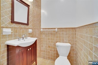 236 Columbus Ave in Palisades Park, NJ - Building Photo - Building Photo