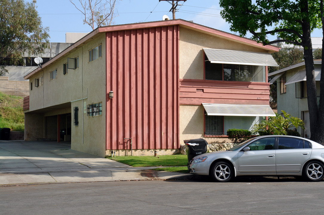 631 Howland Dr in Inglewood, CA - Building Photo