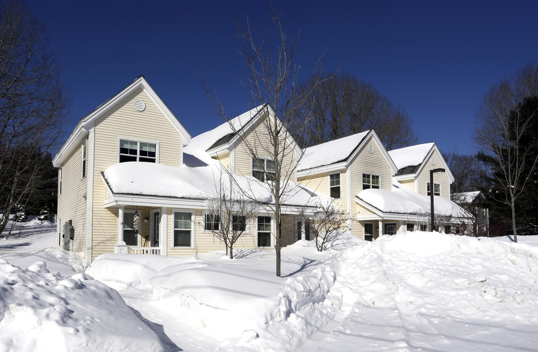 Varney Square Apartments in Freeport, ME - Foto de edificio