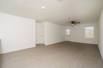 11525 Chestnut Barr Dr in Converse, TX - Building Photo - Building Photo