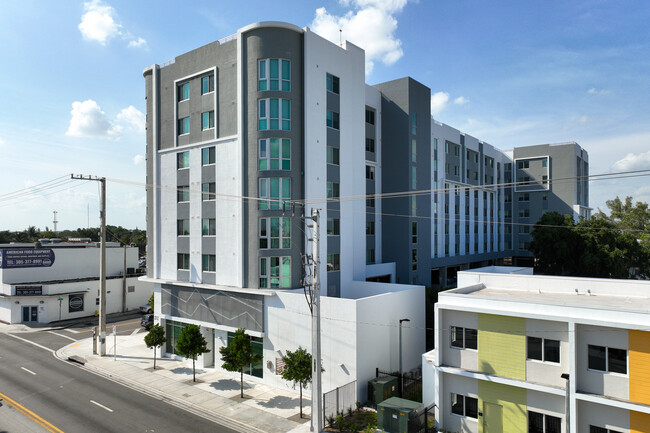 Slate Senior Apartments in Miami, FL - Foto de edificio - Building Photo