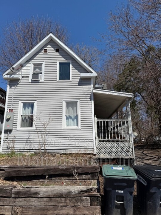 17 West St in Winooski, VT - Foto de edificio