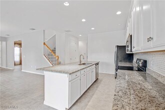 2133 Fairmont Ln in Naples, FL - Foto de edificio - Building Photo