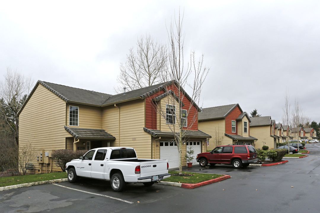 Hathaway Court Apartments in Wilsonville, OR - Foto de edificio