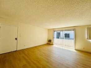 jas355 in Los Angeles, CA - Building Photo - Building Photo