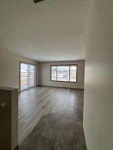 9901-99109 109 Ave in Grande Prairie, AB - Building Photo - Building Photo