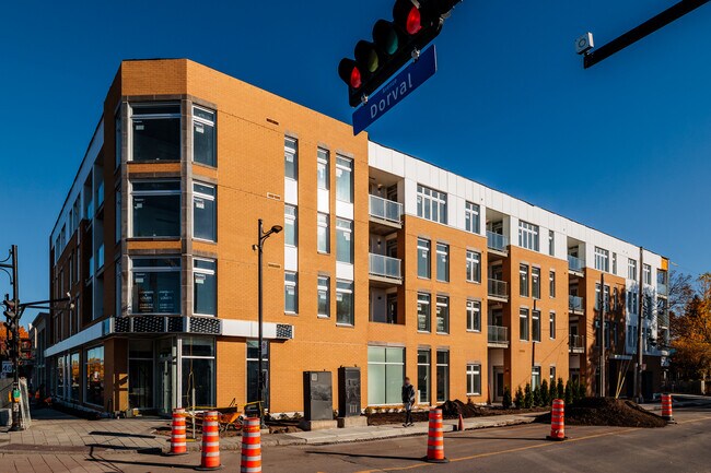 301 Dorval Av in Dorval, QC - Building Photo - Building Photo