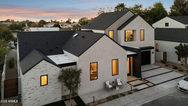 6330 N 10th Dr in Phoenix, AZ - Building Photo - Building Photo