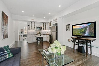 126 Delaware Ave-Unit -14 in Jersey City, NJ - Building Photo - Building Photo