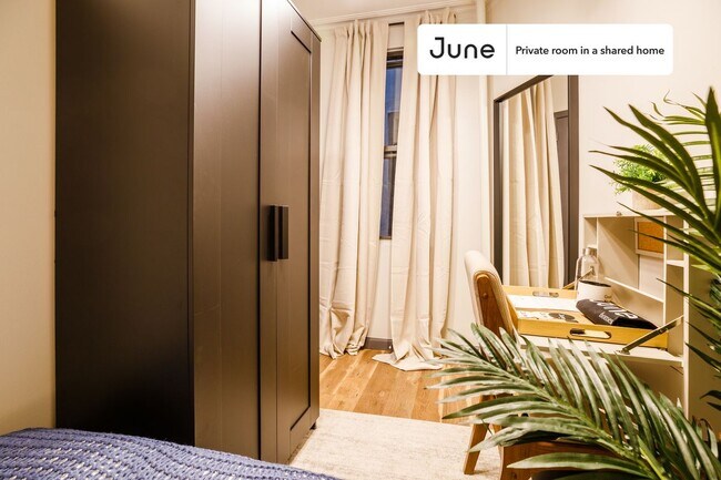 Private bedroom in 3 bed/1 bath Home in New York, NY - Building Photo - Building Photo