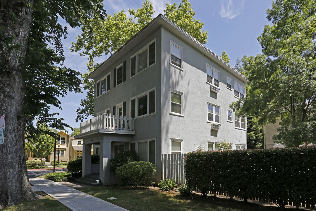 901 26th St in Sacramento, CA - Building Photo