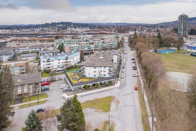 3036 Flint St in Port Coquitlam, BC - Building Photo - Building Photo