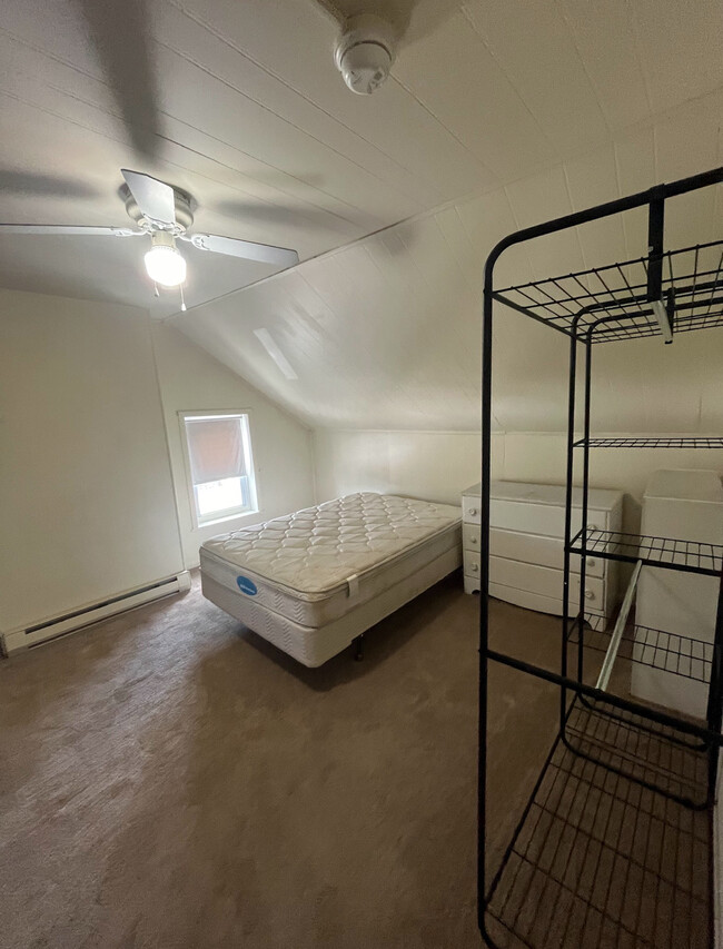 300 Cattell St, Unit apartment one in Easton, PA - Building Photo - Building Photo