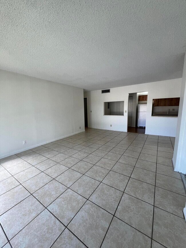 706 Sunny Pine Way in Greenacres, FL - Building Photo - Building Photo