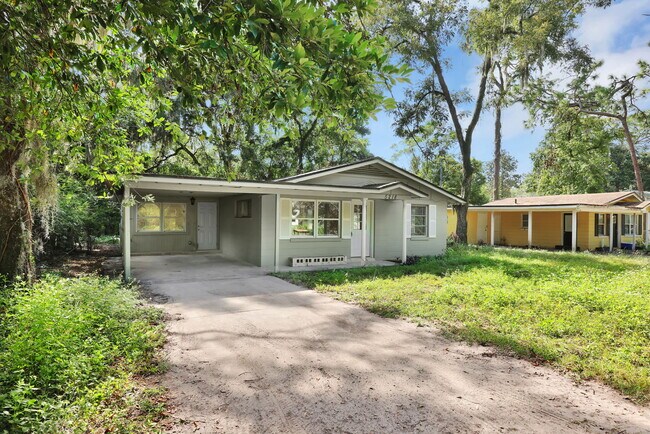 5218 Delphin Ln in Jacksonville, FL - Foto de edificio - Building Photo