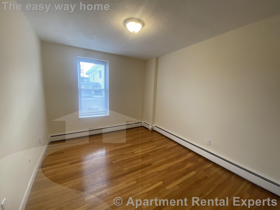 176 N Beacon St-Unit -#3 in Brighton, MA - Building Photo