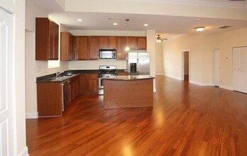 1231 N Ashland Ave in Chicago, IL - Building Photo - Building Photo