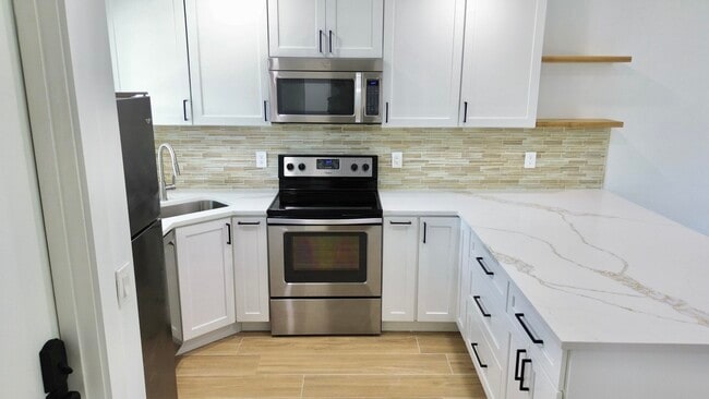6100 NE 7th Ave in Boca Raton, FL - Building Photo - Building Photo