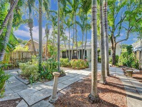 920 NE 34th Ct in Oakland Park, FL - Building Photo - Building Photo