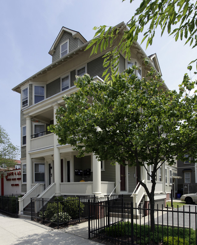 316 Elmwood Ave in Providence, RI - Foto de edificio - Building Photo