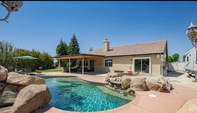 6003 Bluewater Bay Ct in Bakersfield, CA - Foto de edificio - Building Photo