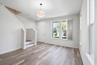 9437 Dunbar Dr in Oakland, CA - Building Photo - Building Photo