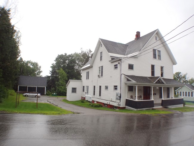 106 Pleasant St in Littleton, NH - Building Photo - Building Photo