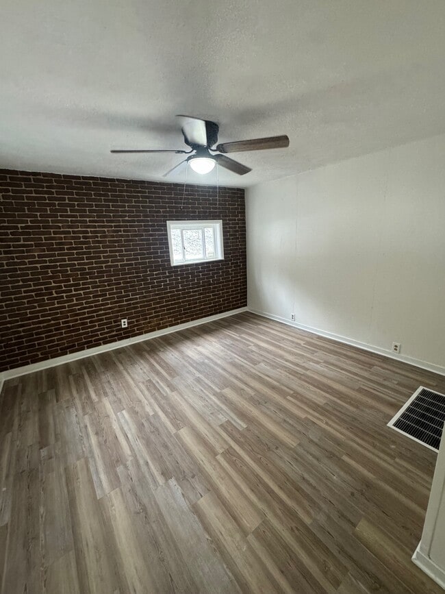 595 Castle Ave in North Versailles, PA - Building Photo - Building Photo