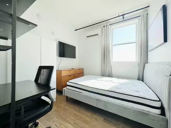 Furnished room/NOT APARTMENT, Unit 7A in Brooklyn, NY - Foto de edificio - Building Photo