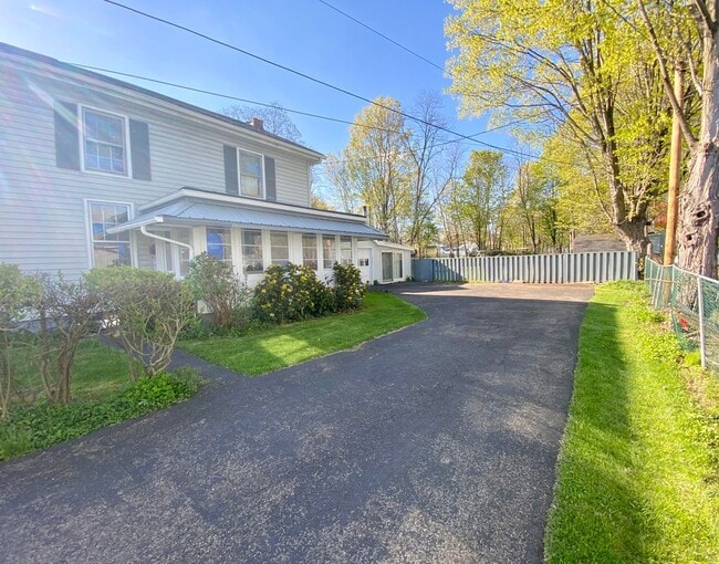 105 E William St in Bath, NY - Building Photo - Building Photo