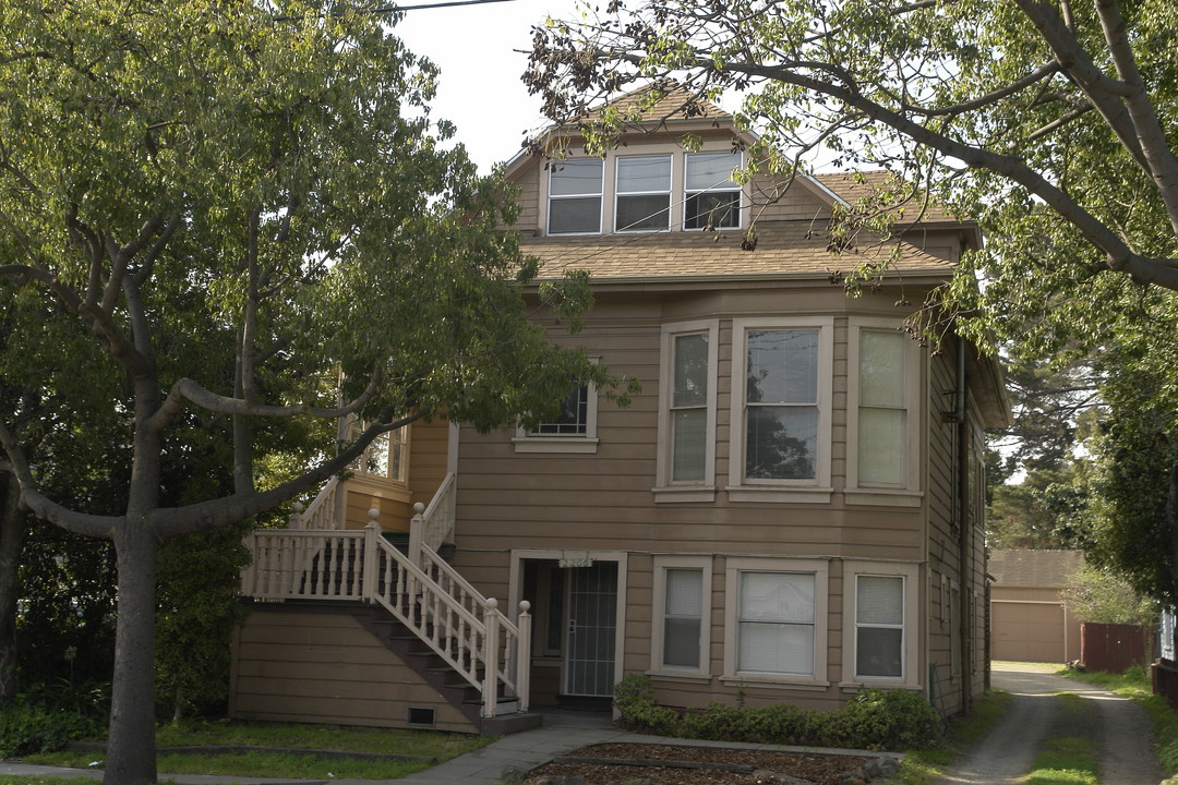 2206 Lincoln Ave in Alameda, CA - Building Photo