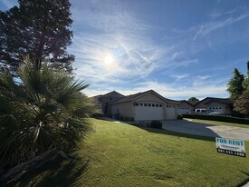 Elegant 3-Bedroom Home in Seven Oaks in Bakersfield, CA - Building Photo