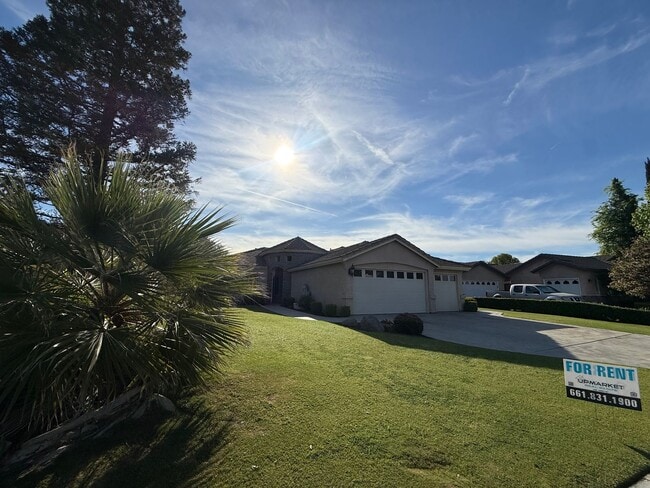 Elegant 3-Bedroom Home in Seven Oaks