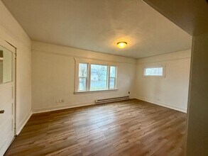 106 W 3rd St in Cheney, WA - Building Photo - Building Photo