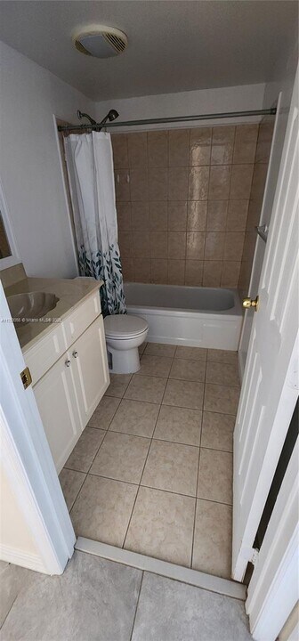 3711 NW 95th Ter in Sunrise, FL - Building Photo
