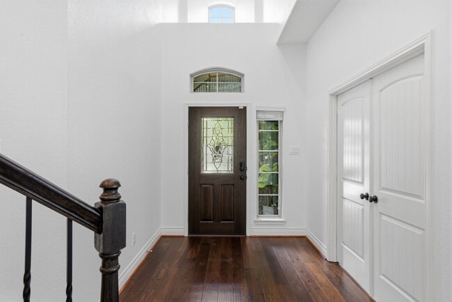 property at 135 Deerfield Meadow Dr