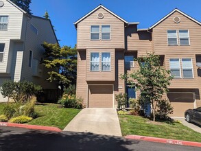 15525 SW Peridot Way in Beaverton, OR - Building Photo - Building Photo