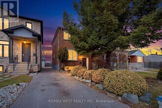 6 Marshall Blvd in Toronto, ON - Building Photo - Building Photo