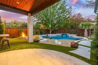 5026 Forest Bend Rd in Dallas, TX - Building Photo - Building Photo